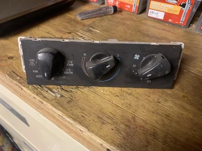 1992 - 1996 Ford  F150 F250 F350 BRONCO Temp Climate Control OEM READ! - Image 1 of 4