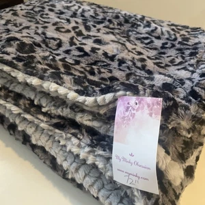 "Manta My Mikey Obsession gris y negro estampado de guepardo 72 X 63""" - Imagen 1 de 5