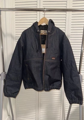 STUSSY 2025 ИЗОЛИРОВАННАЯ РАБОЧАЯ КУРТКА НЕОБРАБОТАННЫЙ ДЖИНСОВОЙ ТКАНИ в индиго / L размер - Изображение 1 из 4