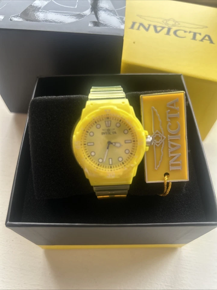 Reloj de cuarzo amarillo estilo buzo profesional Invicta para hombre modelo 49211 NUEVO CON etiquetas de caja Foto 1 de 4