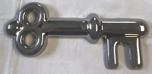 Señalización de pared/puerta de plástico plateada en forma de llave de 3,5 ""X 7,5 - Imagen 1 de 1