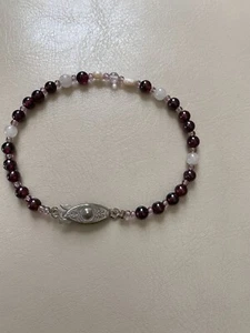 7.5 Inch Vintage Violet White Purple Beaded Bracelet with Silver Clasp Dainty - Picture 1 of 3