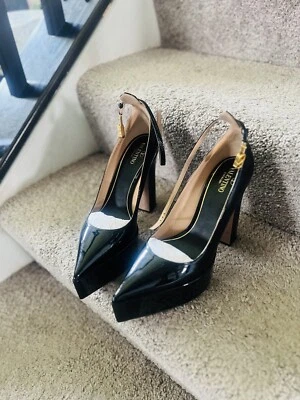 Valentino Garavani Pointed Toe Heels Size 39.5 - Image 1 of 4