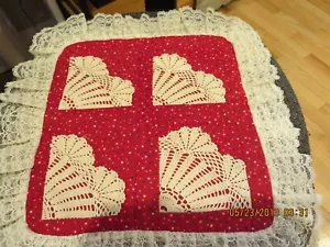 VTG. QUILTED 15" SQUARE MAT--HAND CROCHET DOILIES--2" LACE --#V3-18 - Picture 1 of 24