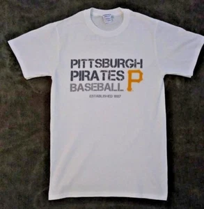 *NEU* T-Shirt Pittsburgh Pirates Baseball Established 1887 SGA weiß Größen S/XL - Bild 1 von 3