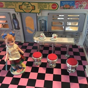 Playset Dixie’s Diner vintage 1988 con scatola e auto convertibile rosa - Foto 1 di 12