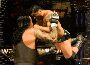 2007 Topps Action WWE Wrestling Card #68 Undertaker vs Batista - Foto 1 di 2