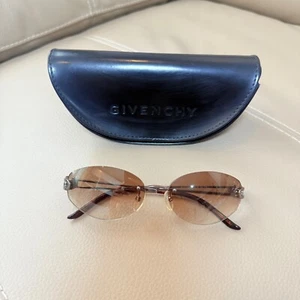 Pre-Owned Givenchy sunglasses - Picture 1 of 11