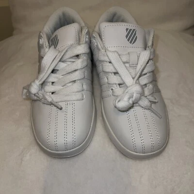 NUEVO - K SWISS CLASSIC VN VARSITY BAJO BLANCO/BLANCO Talla 13 Niños Precio de venta sugerido por el fabricante $60 Foto 1 de 4