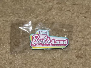 SDCC 2024 SPILLA ESCLUSIVA MATTEL MINI BARBIE LAND NUOVA DI ZECCA - Foto 1 di 1