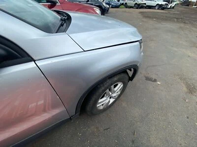 Used Front Right Fender fits: 2014 Volkswagen Tiguan flat fender moulding Front - Imagem 1 de 4