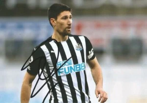 NEWCASTLE: FOTO DE ACCIÓN FIRMADA POR FEDERICO FERNANDEZ 6x4 + certificado de autenticidad - Imagen 1 de 1