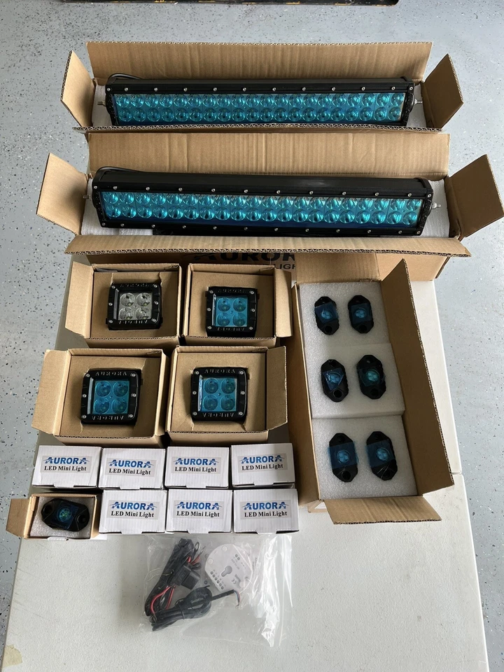 Juego de luces LED todoterreno (barras de luz, luces de roca, cápsulas/luces de trabajo) Foto 1 de 1