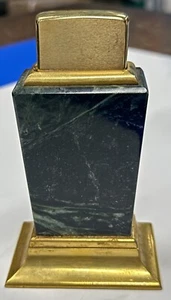ZIPPO 1974 GREEN MARBLE HIGH POLISHED BRASS BRASS TABLE LIGHTER NEVER FIRED Q947 - Bild 1 von 9