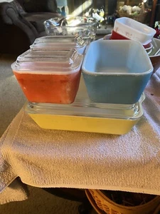 Pyrex Four Piece Set Refrigerator Dishes With Covers In Red, Yellow, Blue - Picture 1 of 13