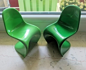 2 x PANTON CHAIR MINIATUR VERNER PANTON DESIGN- ZWEI UNTERSCHIEDLICHE GRÜNTÖNE - Bild 1 von 9