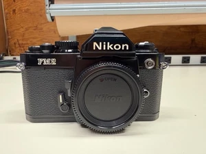 CÁMARA FOTOGRÁFICA NIKON FM2 35 MM *SOLO CUERPO* FUNCIONA BUEN ESTADO - Imagen 1 de 10