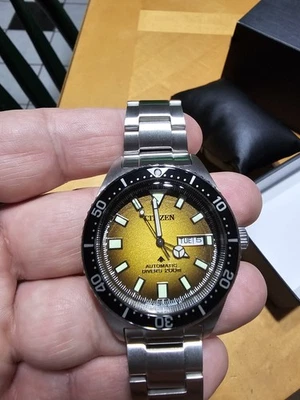 Reloj para hombre Citizen Promaster Marine automático esfera amarilla NY0120-52X Foto 1 de 4