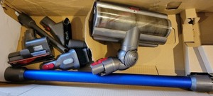 Vertical vacuum cleaner versus cat. I checked if Electrolux Pure F9 could  do it in the house where the quadruped lives