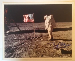 Astronaut Buzz Aldrin signiertes Foto auf dem Mond mit Flagge (Apollo 11) - Bild 1 von 2