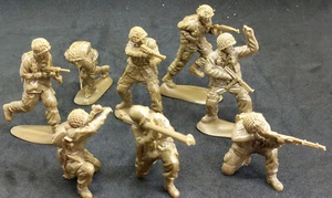 Mars - WWII U.S. Paratroops - 15 54mm toy soldiers - COLORS VARY - RETIRED - Picture 1 of 1