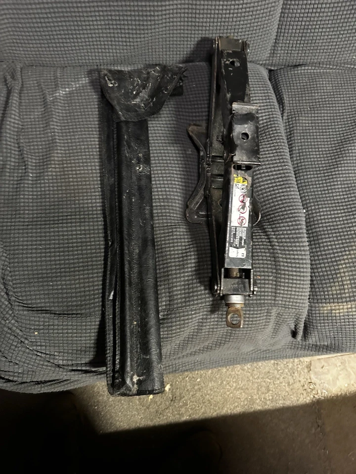 For Chevrolet Silverado 1500 2500 3500 HD Spare Tire Tool and Scissor Jack 2 Ton - Image 1 of 1