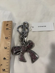 ORIGINAL Coach SILBERFARBEN METALL & KRISTALLE Schleife Taschenanhänger ANHÄNGER SCHLÜSSELANHÄNGER NEU - Bild 1 von 9