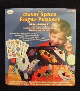 Hallmark ESPACIO EXTERIOR MARIONETAS DE DEDOS Adhesivo Kit de Actividad para Edades 6+ - Imagen 1 de 2