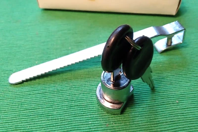 2-er Set  Glas-Schiebetürschloss -  für Vitrine, Vivarium  oder Terrarium - #984 - Bild 1 von 3