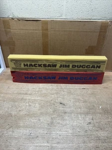 Zwei (rot) Vintage WWF Bügelsäge Jim Duggan Schaumstoff 2X4s 1988 26" Titan - rotbraun - Bild 1 von 8