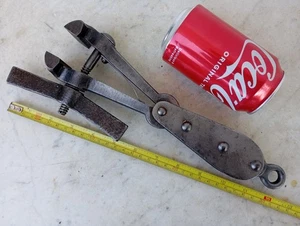 TORNILLO DE MANO DE TRABAJO VINTAGE CON POLEA HERRAMIENTA RARA PARA ESTIRAR ALAMBRE EN ACERO Y LATÓN - Imagen 1 de 23