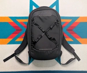 Nomatic Navigator Backpack Pack 15L Expands to 21L Laptop RFID Travel 18x13" - Picture 1 of 9