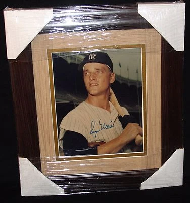 ROGER MARIS MATTED AND FRAMED AUTOGRAPHED PHOTO JSA CERTIFIED - Image 1 of 3