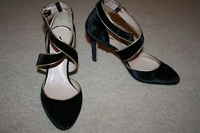BOMBAS ENTRECRUZADAS DE TERCIOPELO SLOANE COLECCIÓN J.CREW TALLA 6,5 M NEGRAS Foto 1 de 4