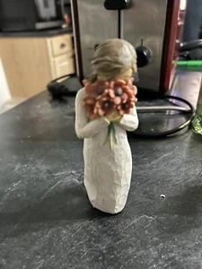 Gebraucht/Gebraucht*Demdaco Willow Tree "Surrounded by Love" Holding Flowers Figur - Bild 1 von 3