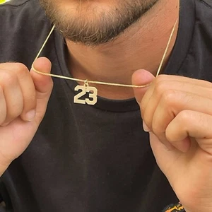 Collar Número Personalizado - Enchapado en Oro sobre Joyería de Plata Esterlina - En Esquina - Imagen 1 de 6