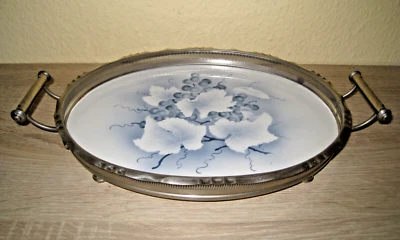 Serviertablett mit Montur und Griffen, ca. 1920, Vintage, blaue Trauben, Blätter - Bild 1 von 4