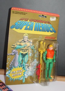 DC Comics Super Heroes Aquaman mit Fin Kick Forbidden Planet Toy Biz 1990 versiegelt - Bild 1 von 5