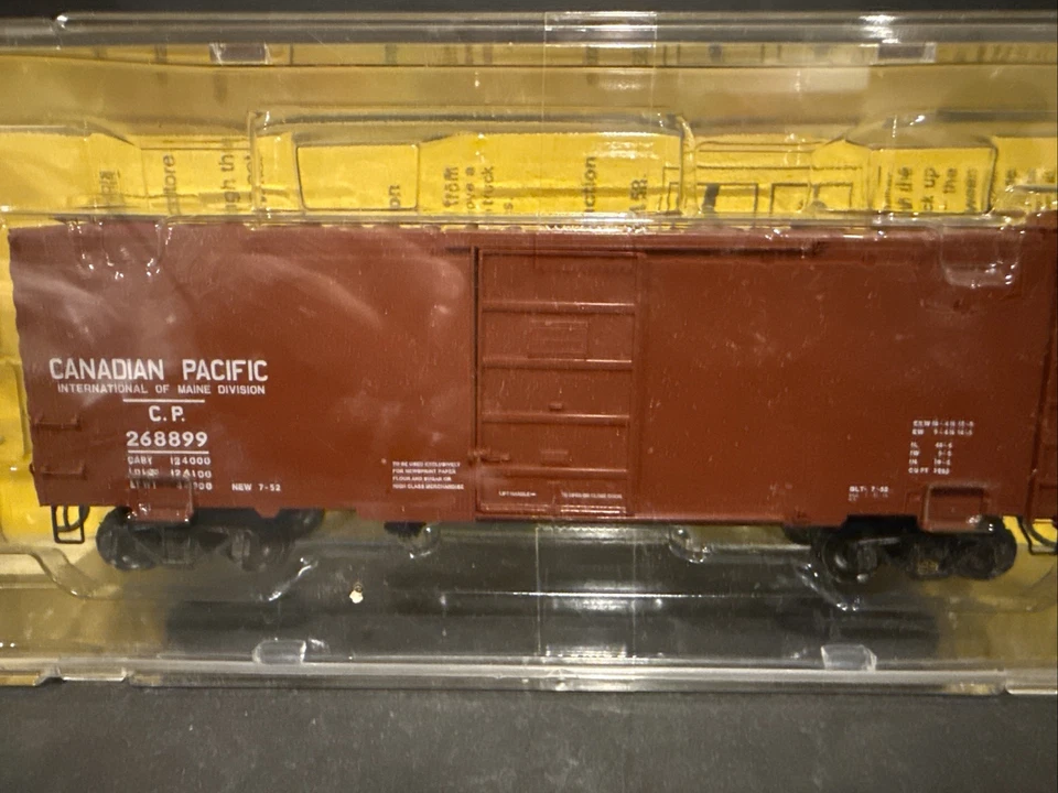 Kadee 4023 Canadian Pacific Road #268899 40' PS-1 Standard Boxcar Single - Image 1 of 4