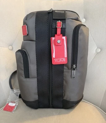 Bolso Bandolera TUMI Higgins Nuevo con Etiquetas $295 Foto 1 de 4