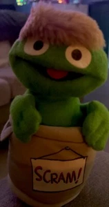 Vintage KFC Sesame Street OSCAR The Grouch Scram Soft Toy Henson Plush - Picture 1 of 1