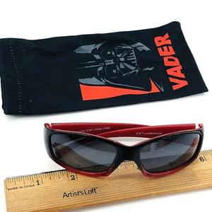 EUC Jungen Disney Star Wars Jungen Kinder Kleinkind Sonnenbrille Darth Vader mit Tasche - Bild 1 von 5