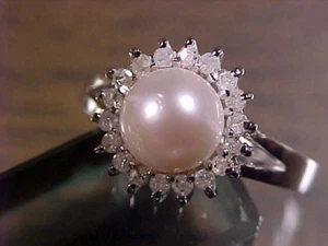 BRAND NEW .15CTW DIAMOND & PEARL RING - ABSOLUTE CLASS! - Picture 1 of 1