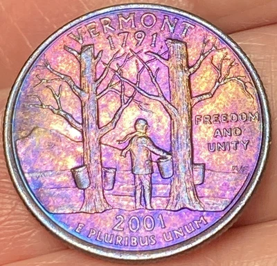 2001-D Vermont State Quarter Beautiful Lustrous Purple/Rainbow Toned Coin  #42 - Image 1 of 4