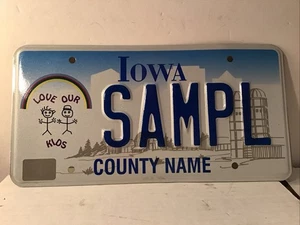 Iowa CAMPIONE Targa di Stato Nome Contea Love Our Kids - Foto 1 di 5