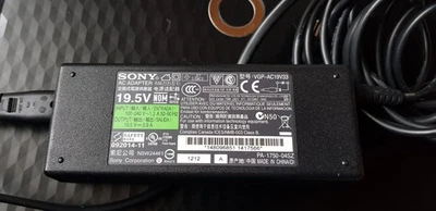 Original Netzteil Sony Vaio 19,5 V - 3,9 A - Bild 1 von 2