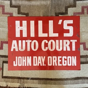 Vintage Original Hill’s Auto Court John Day Oregon 50er 60er reflektierendes Blechschild - Bild 1 von 3