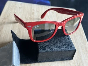 authentic Ray-Ban Folding Wayfarer RB4105 764/32, with original box and cloth - Picture 1 of 11