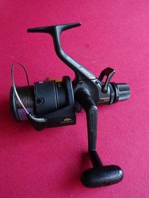 A VERY GOOD LIGHTLY USED SHIMANO BAITRUNNER AERO 6010 XT-7 SPINNING FISHING REEL - image 1 of 4