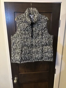 Women's Charter Club Puffer Vest Zebra Striped Animal Print Black White Size 1X - Picture 1 of 3